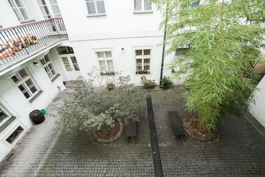 Quiet Apartment With Balcony Charles Bridge Прага Екстериор снимка